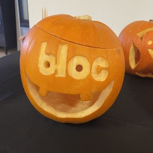 Bloc halloween pumpkin carving